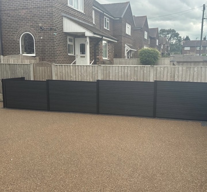 Low-Level Composite Front Fencing